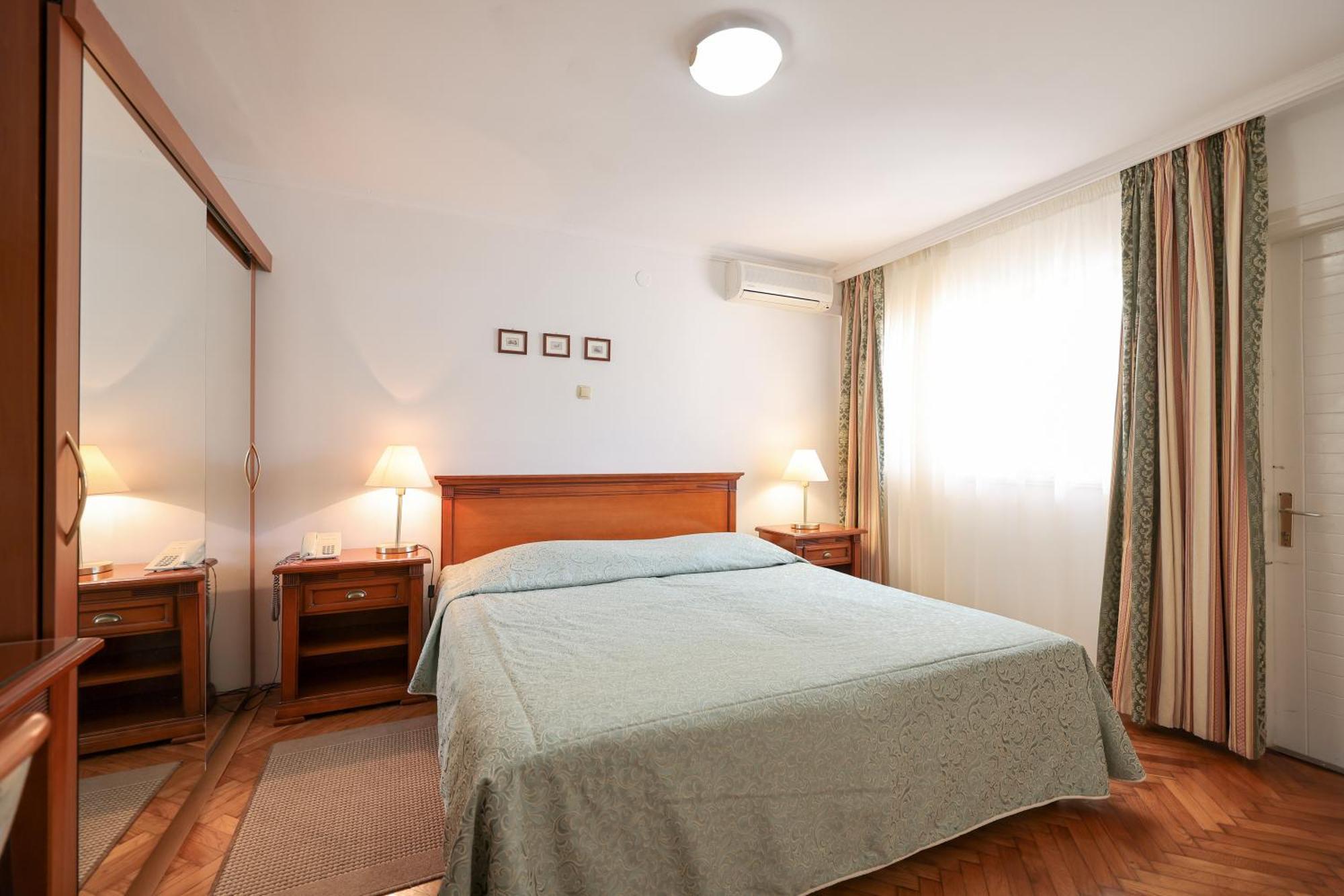 JADRAN All Inclusive Resort Donji Seget Esterno foto
