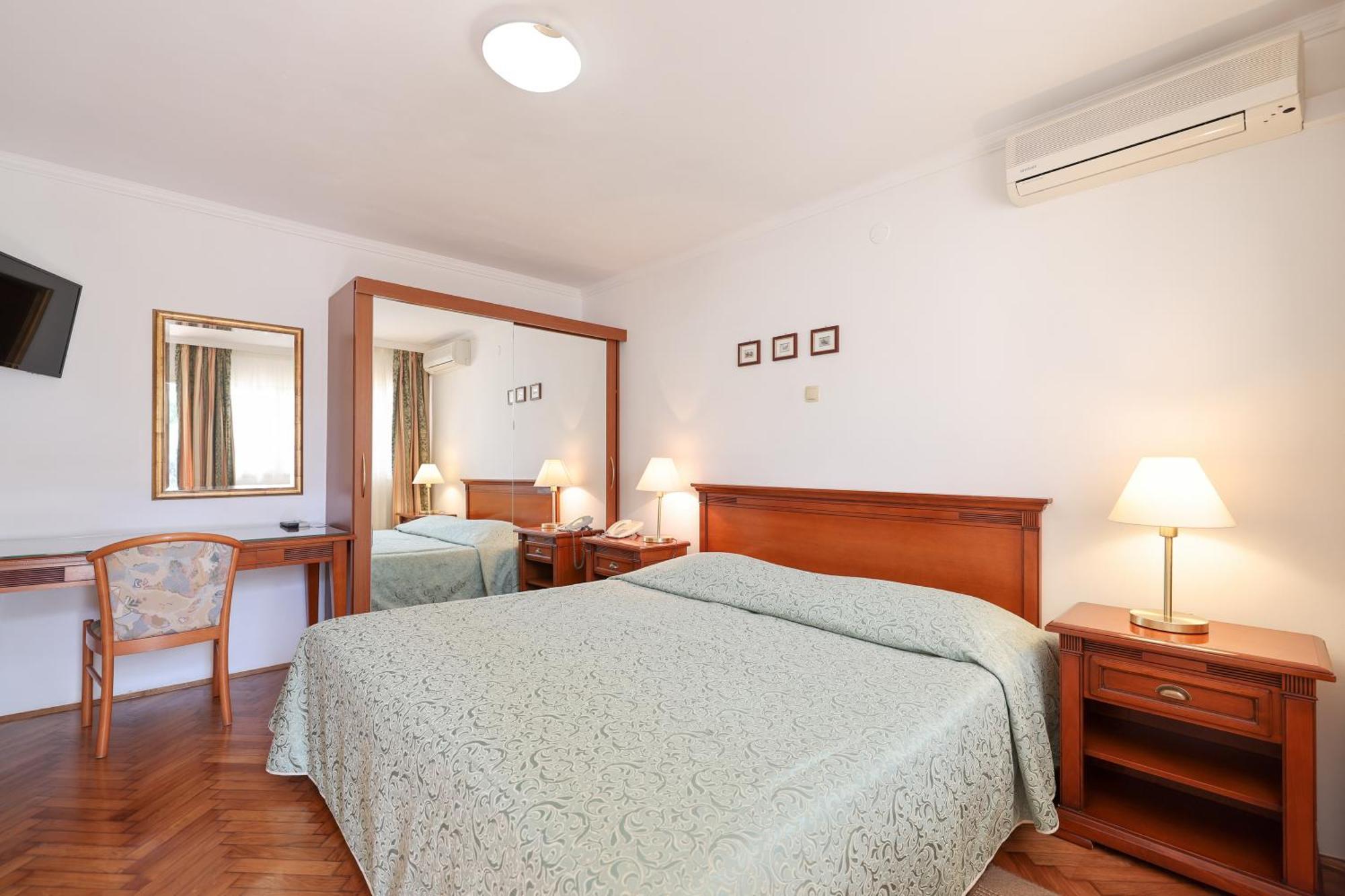 JADRAN All Inclusive Resort Donji Seget Esterno foto